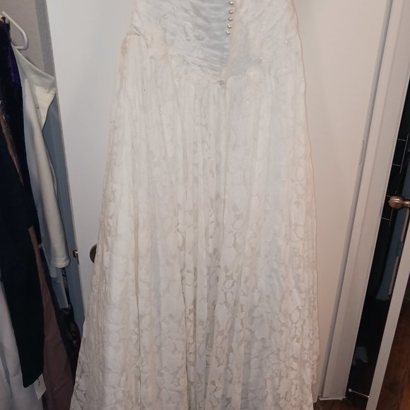 Wedding Dress - Picture 17 of 17